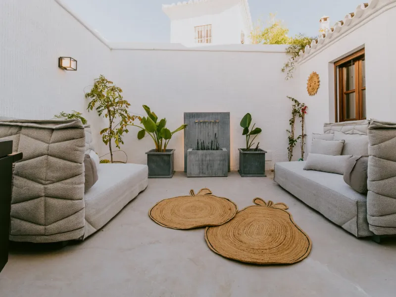 This bright and inviting 3-bedroom townhouse effortlessly combines the charm of traditional Andalusian design with updated modern aesthetics. Ideally located near all amenities and just moments from the renowned Puente Romano, Golden Mile, Marbella, this 