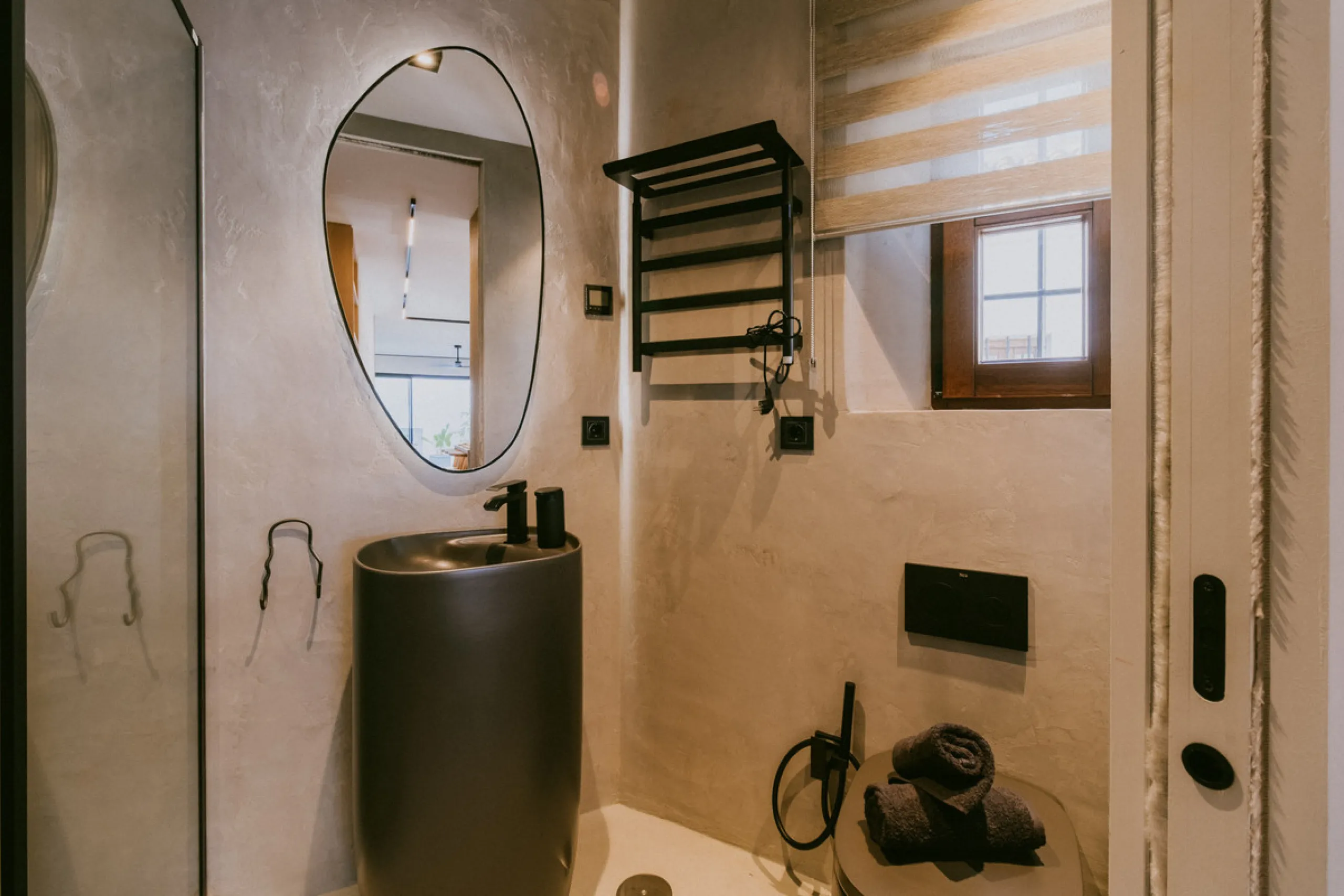 This bright and inviting 3-bedroom townhouse effortlessly combines the charm of traditional Andalusian design with updated modern aesthetics. Ideally located near all amenities and just moments from the renowned Puente Romano, Golden Mile, Marbella, this 