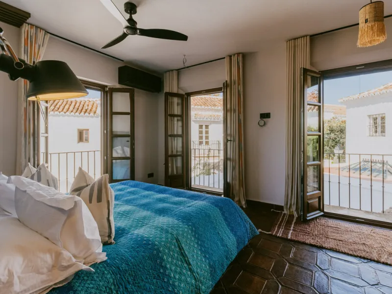 This bright and inviting 3-bedroom townhouse effortlessly combines the charm of traditional Andalusian design with updated modern aesthetics. Ideally located near all amenities and just moments from the renowned Puente Romano, Golden Mile, Marbella, this 