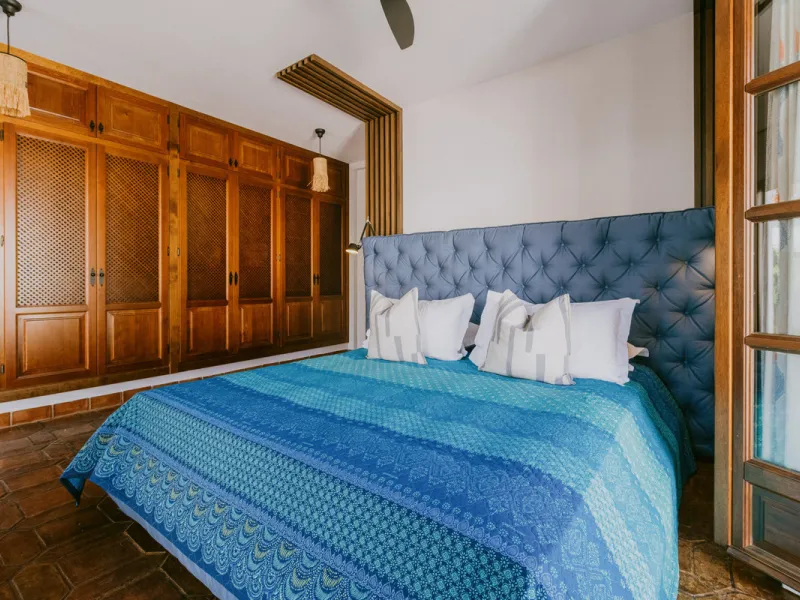 This bright and inviting 3-bedroom townhouse effortlessly combines the charm of traditional Andalusian design with updated modern aesthetics. Ideally located near all amenities and just moments from the renowned Puente Romano, Golden Mile, Marbella, this 