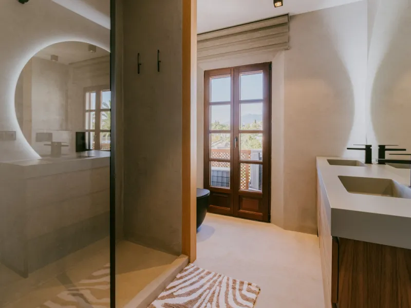 This bright and inviting 3-bedroom townhouse effortlessly combines the charm of traditional Andalusian design with updated modern aesthetics. Ideally located near all amenities and just moments from the renowned Puente Romano, Golden Mile, Marbella, this 