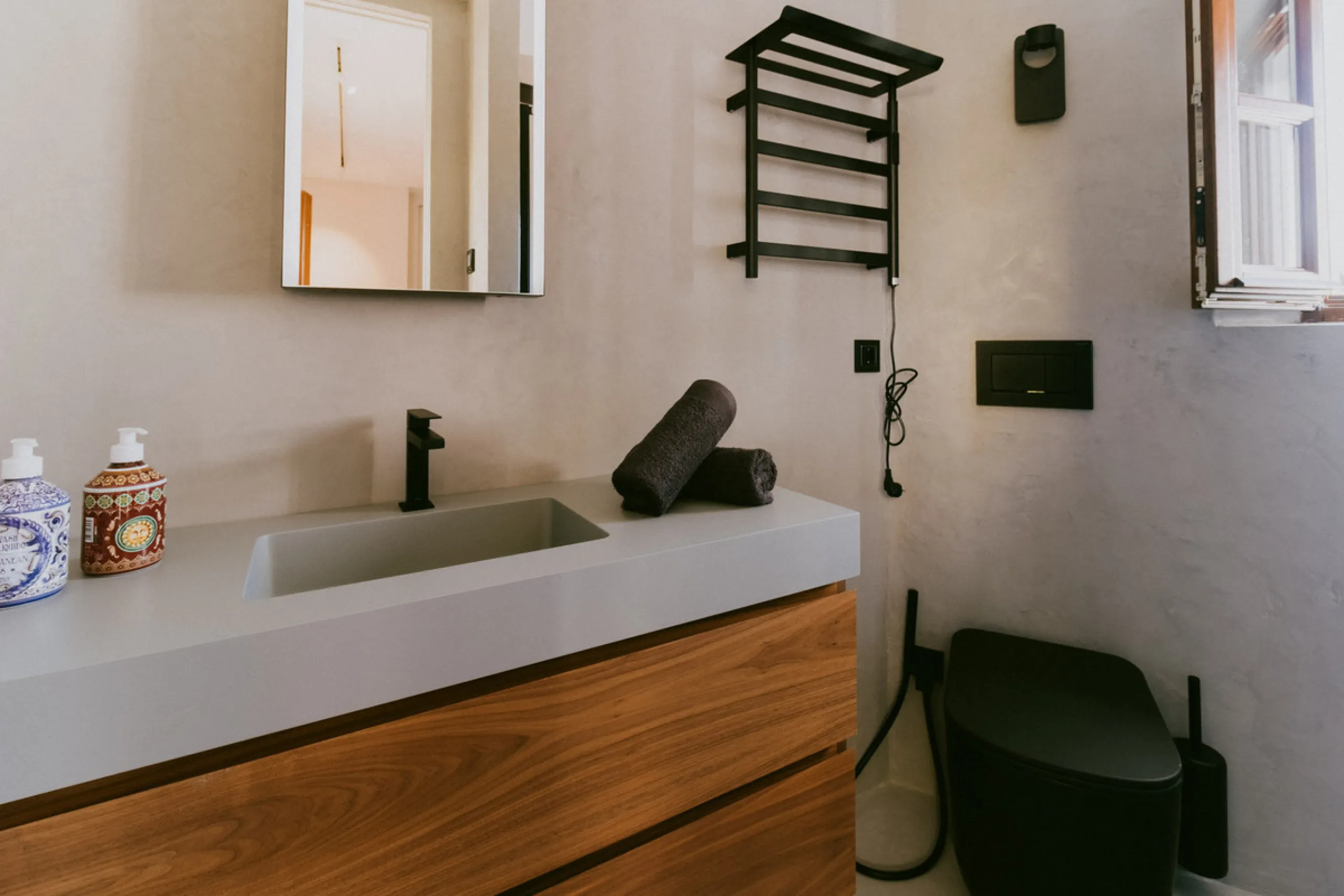 This bright and inviting 3-bedroom townhouse effortlessly combines the charm of traditional Andalusian design with updated modern aesthetics. Ideally located near all amenities and just moments from the renowned Puente Romano, Golden Mile, Marbella, this 