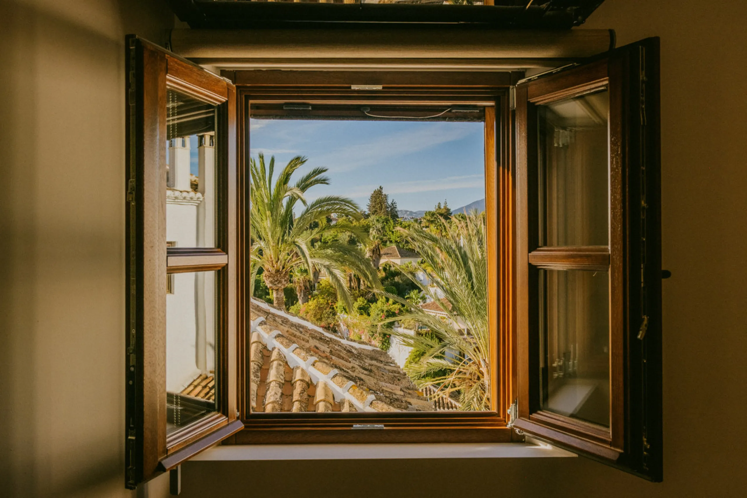 This bright and inviting 3-bedroom townhouse effortlessly combines the charm of traditional Andalusian design with updated modern aesthetics. Ideally located near all amenities and just moments from the renowned Puente Romano, Golden Mile, Marbella, this 