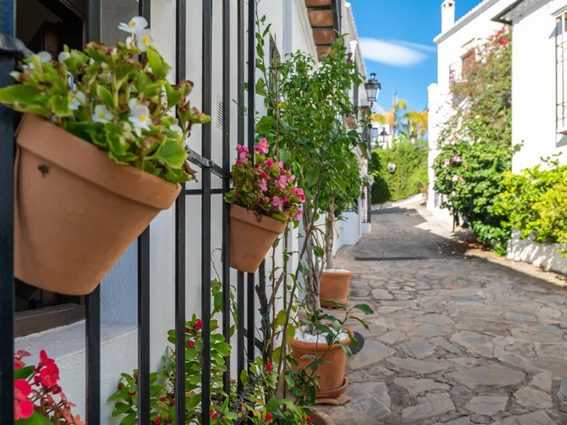 This bright and inviting 3-bedroom townhouse effortlessly combines the charm of traditional Andalusian design with updated modern aesthetics. Ideally located near all amenities and just moments from the renowned Puente Romano, Golden Mile, Marbella, this 