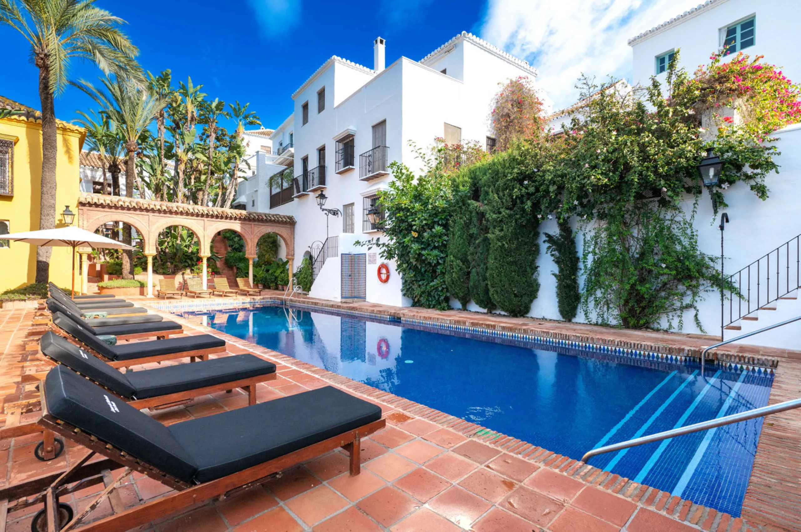 This bright and inviting 3-bedroom townhouse effortlessly combines the charm of traditional Andalusian design with updated modern aesthetics. Ideally located near all amenities and just moments from the renowned Puente Romano, Golden Mile, Marbella, this 