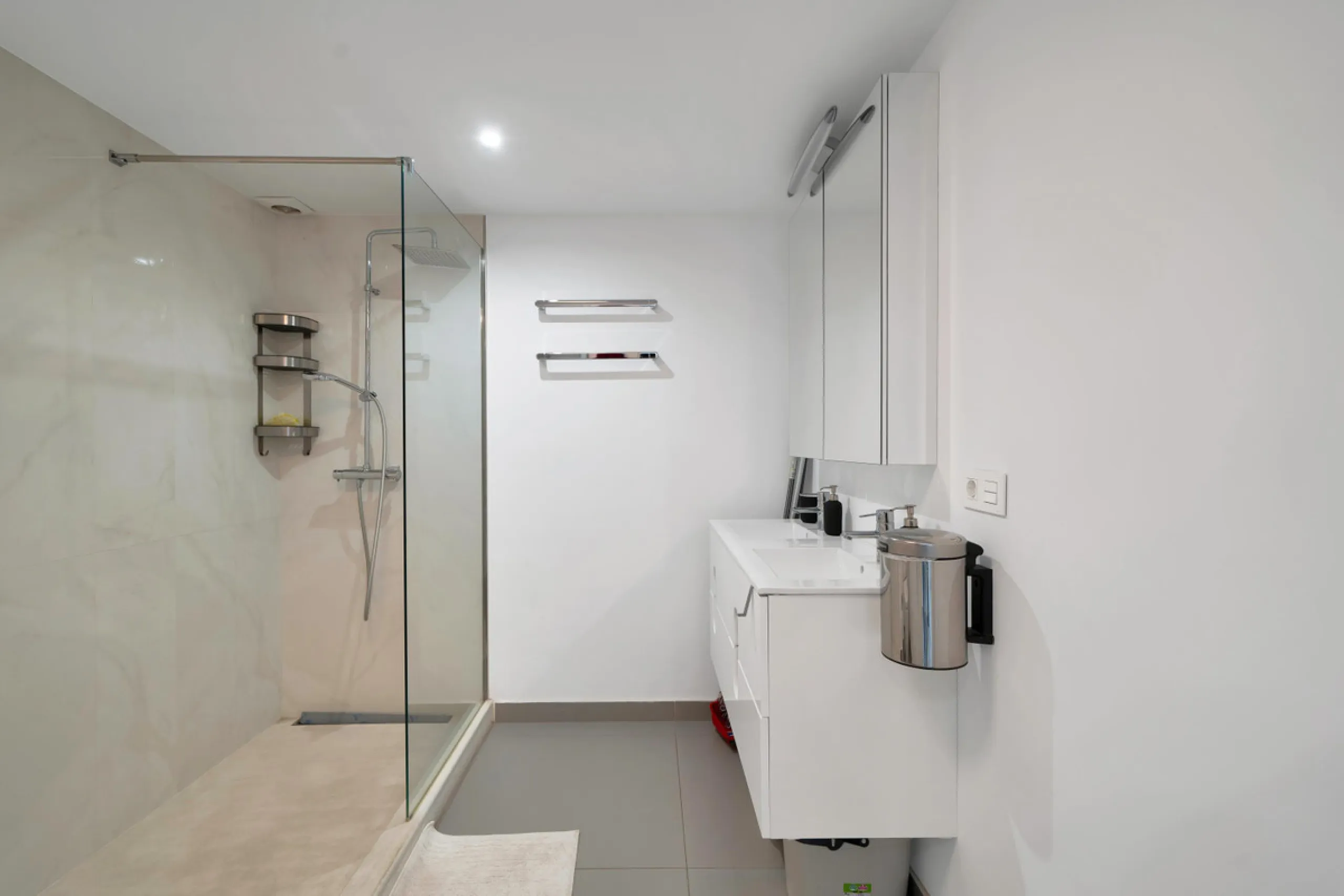 Renovated apartment with stunning sea views on the beachfront.