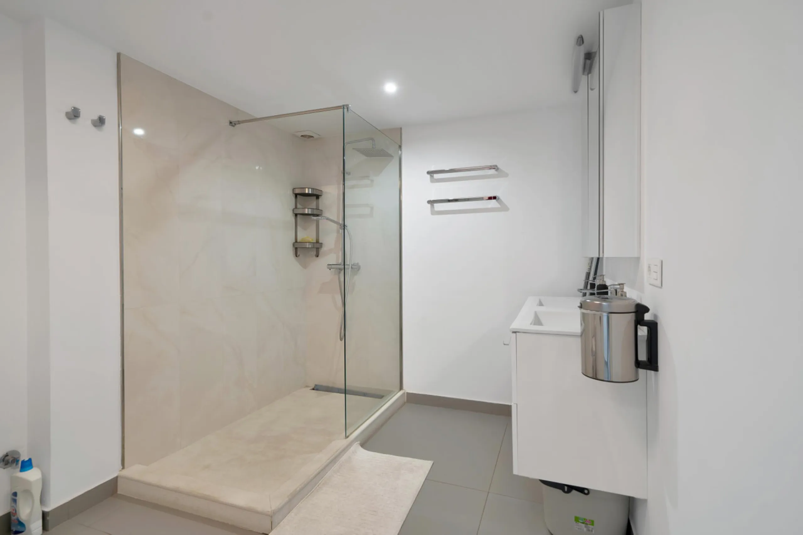 Renovated apartment with stunning sea views on the beachfront.