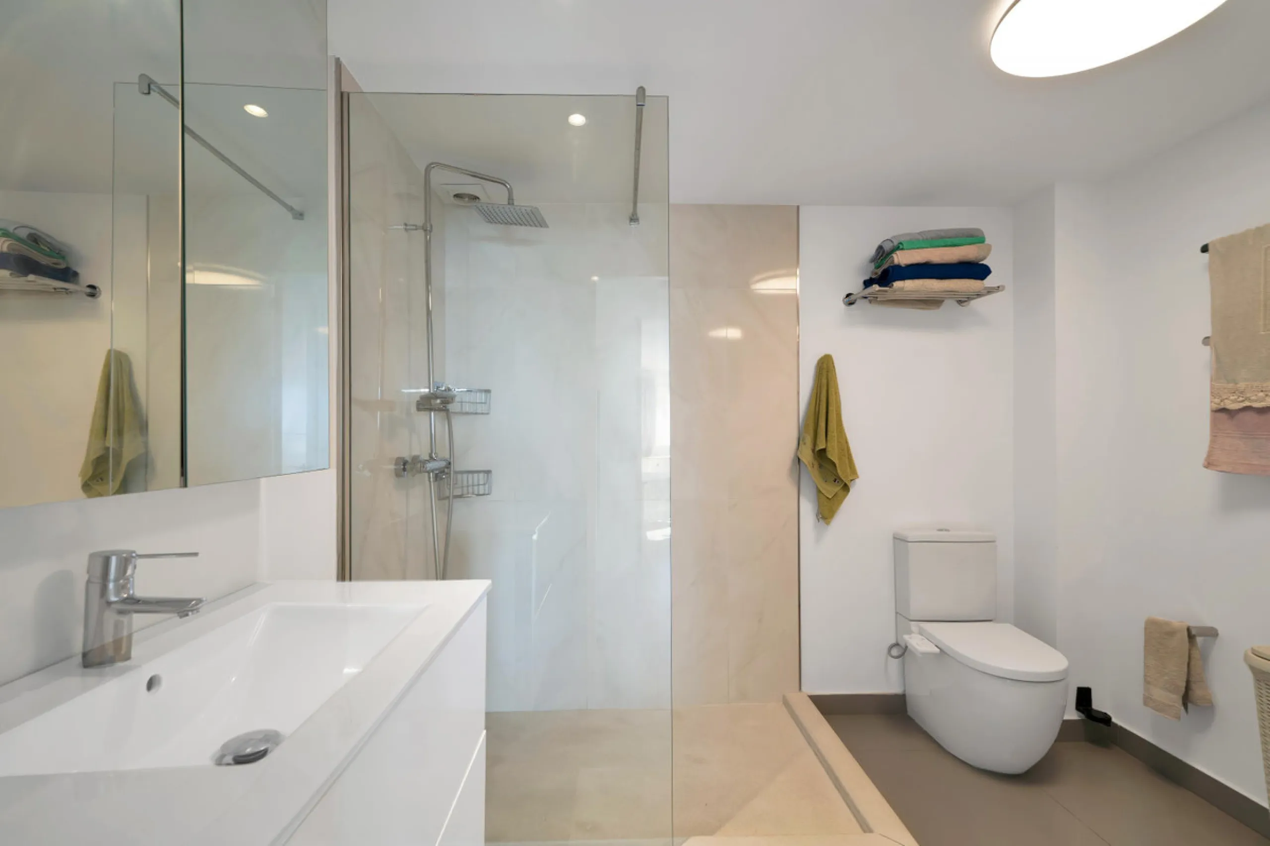 Renovated apartment with stunning sea views on the beachfront.