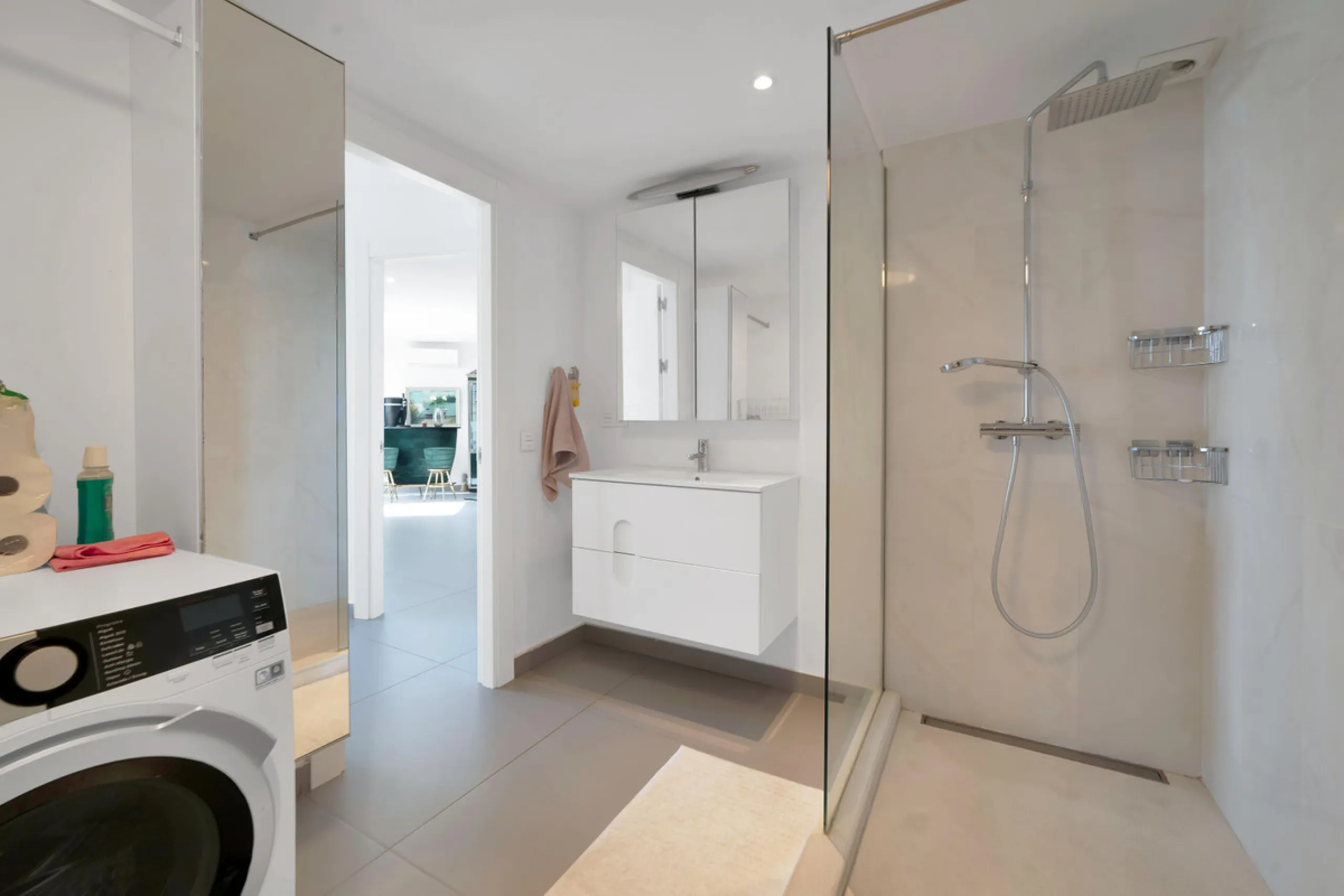 Renovated apartment with stunning sea views on the beachfront.