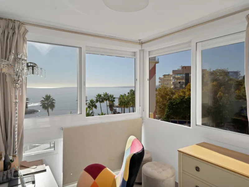 Renovated apartment with stunning sea views on the beachfront.