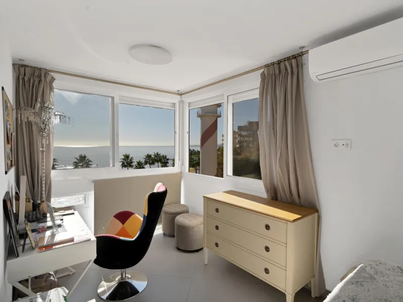 Renovated apartment with stunning sea views on the beachfront.