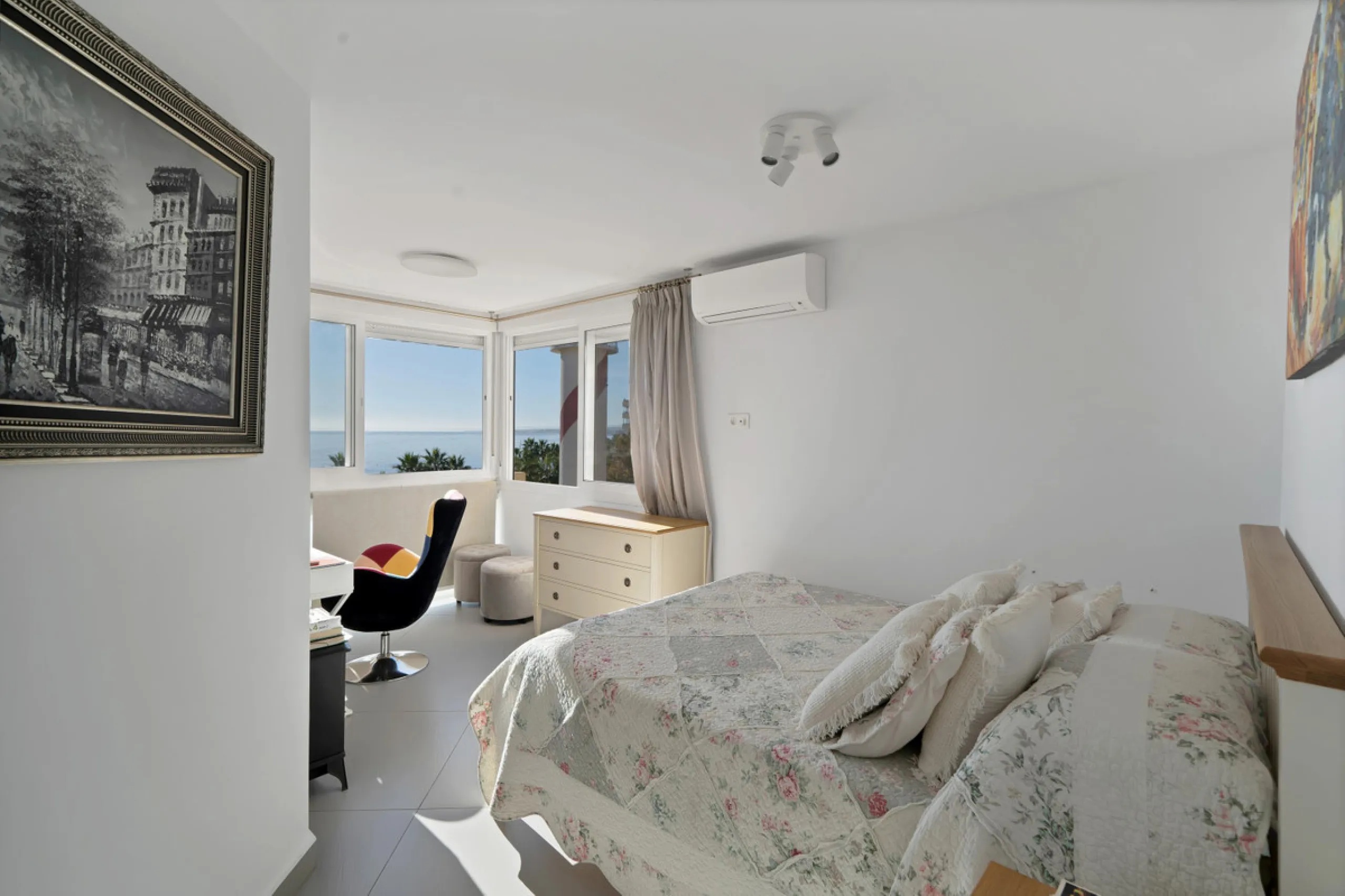 Renovated apartment with stunning sea views on the beachfront.