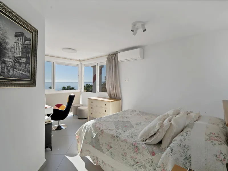 Renovated apartment with stunning sea views on the beachfront.