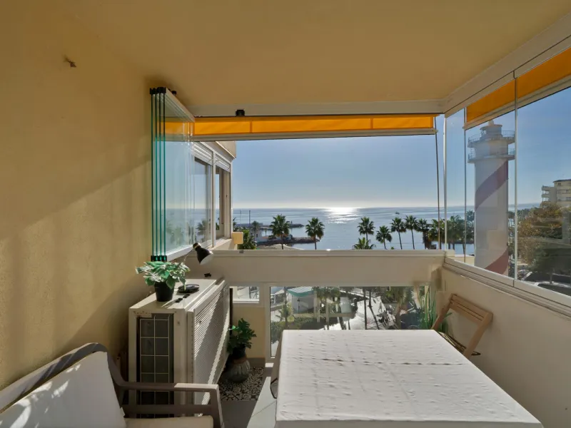 Renovated apartment with stunning sea views on the beachfront.