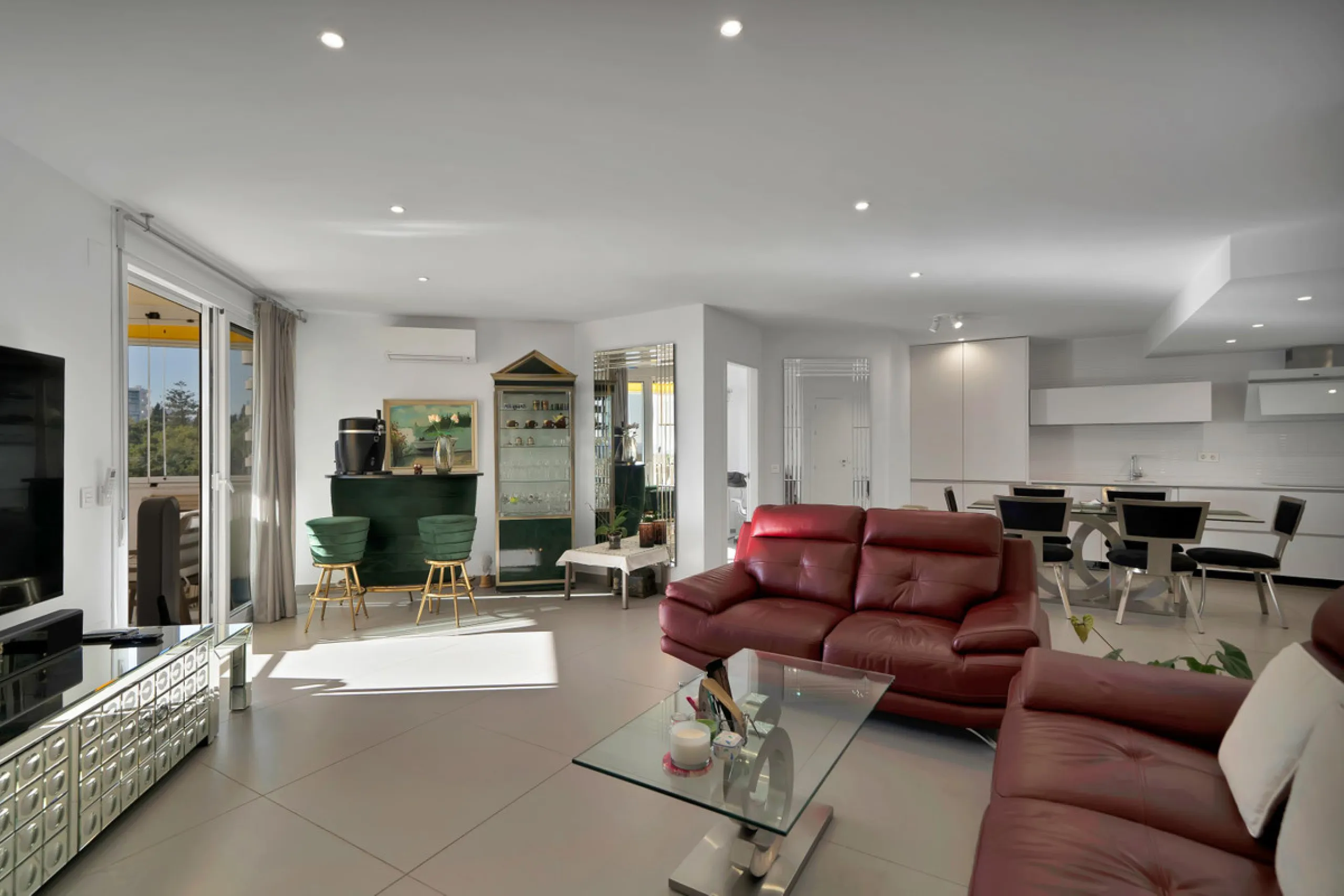 Renovated apartment with stunning sea views on the beachfront.