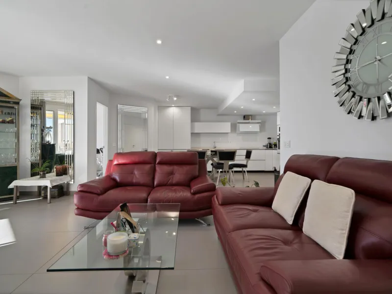 Renovated apartment with stunning sea views on the beachfront.