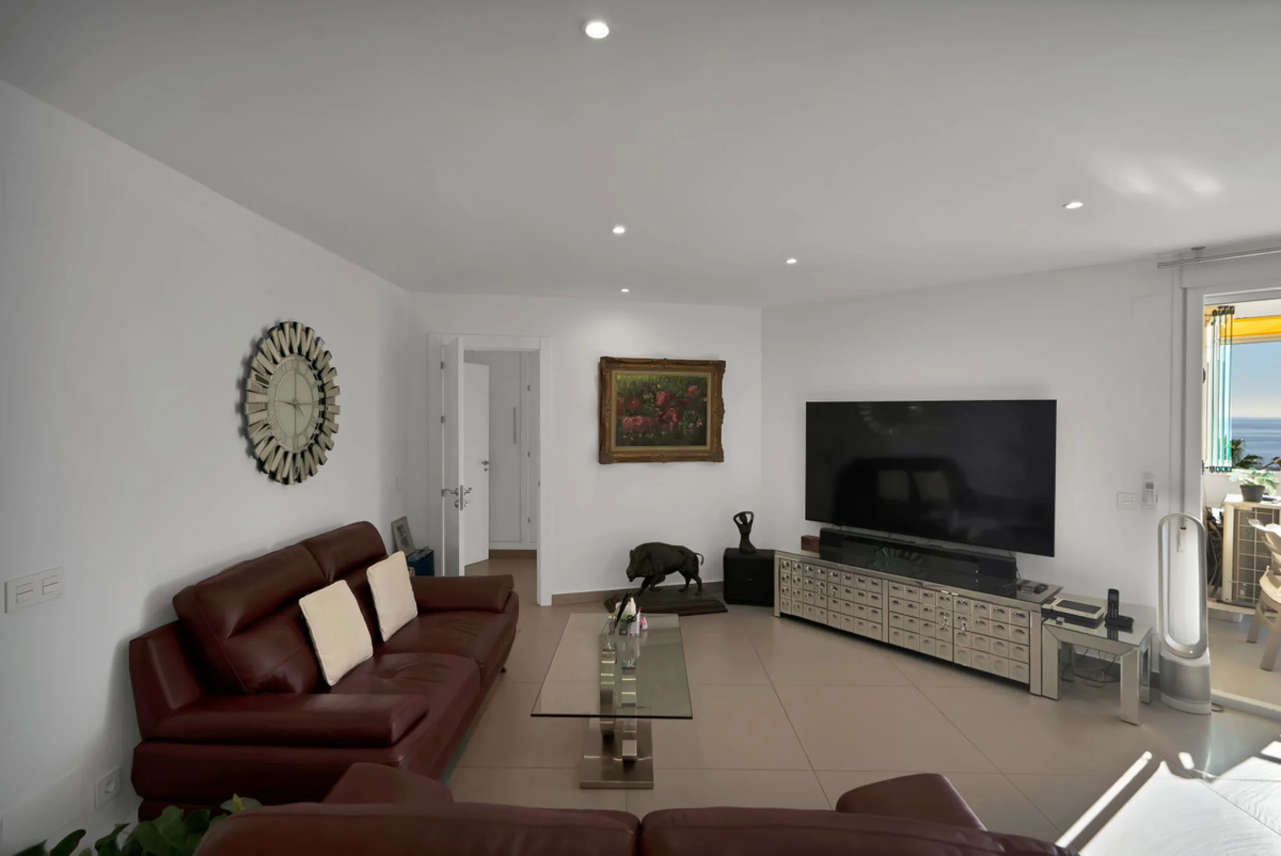 Renovated apartment with stunning sea views on the beachfront.
