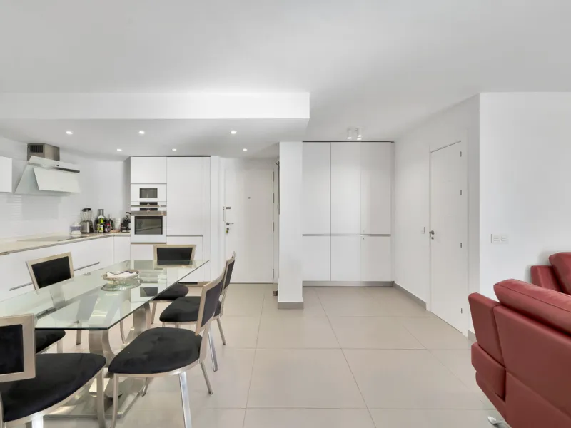 Renovated apartment with stunning sea views on the beachfront.