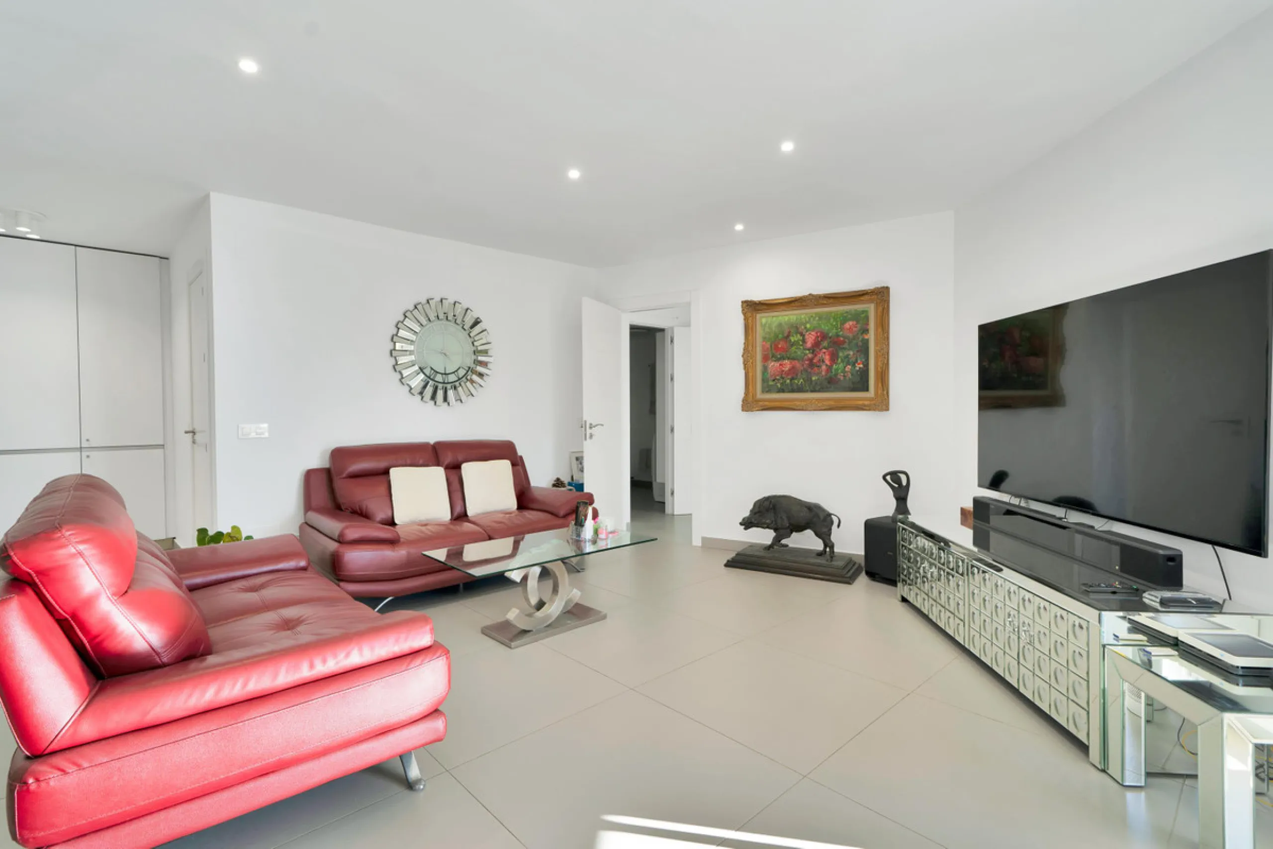 Renovated apartment with stunning sea views on the beachfront.