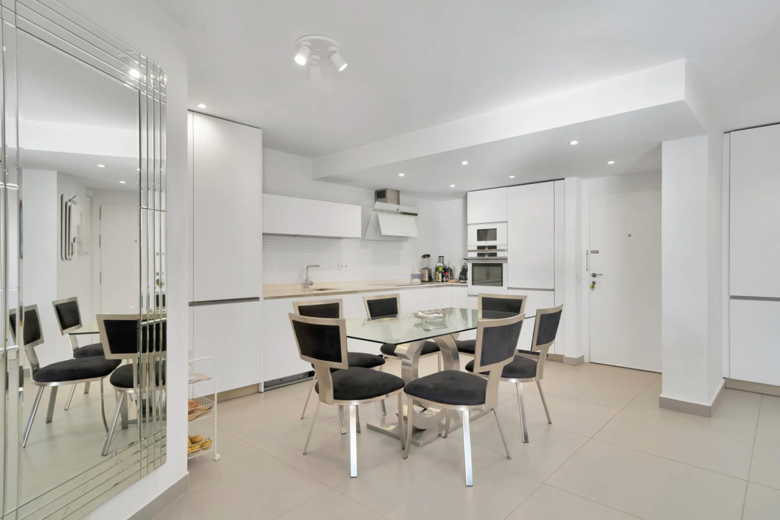 Renovated apartment with stunning sea views on the beachfront.
