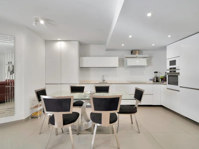 Renovated apartment with stunning sea views on the beachfront.
