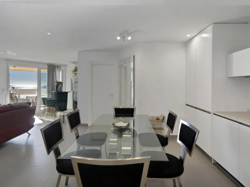 Renovated apartment with stunning sea views on the beachfront.