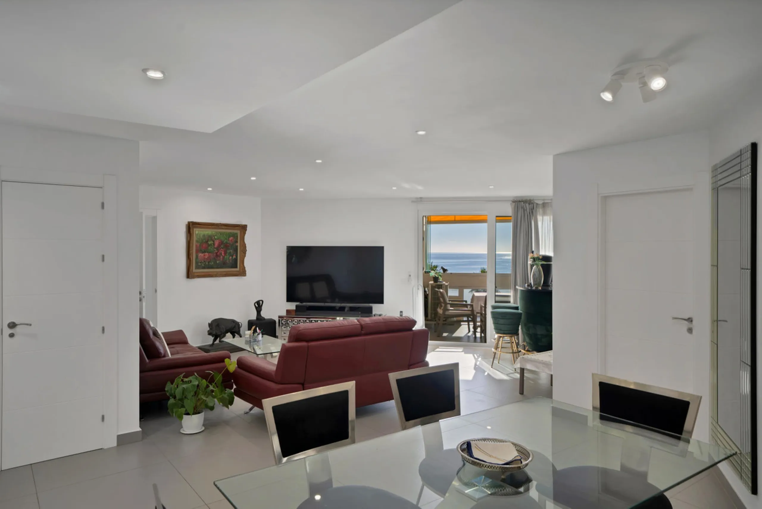 Renovated apartment with stunning sea views on the beachfront.