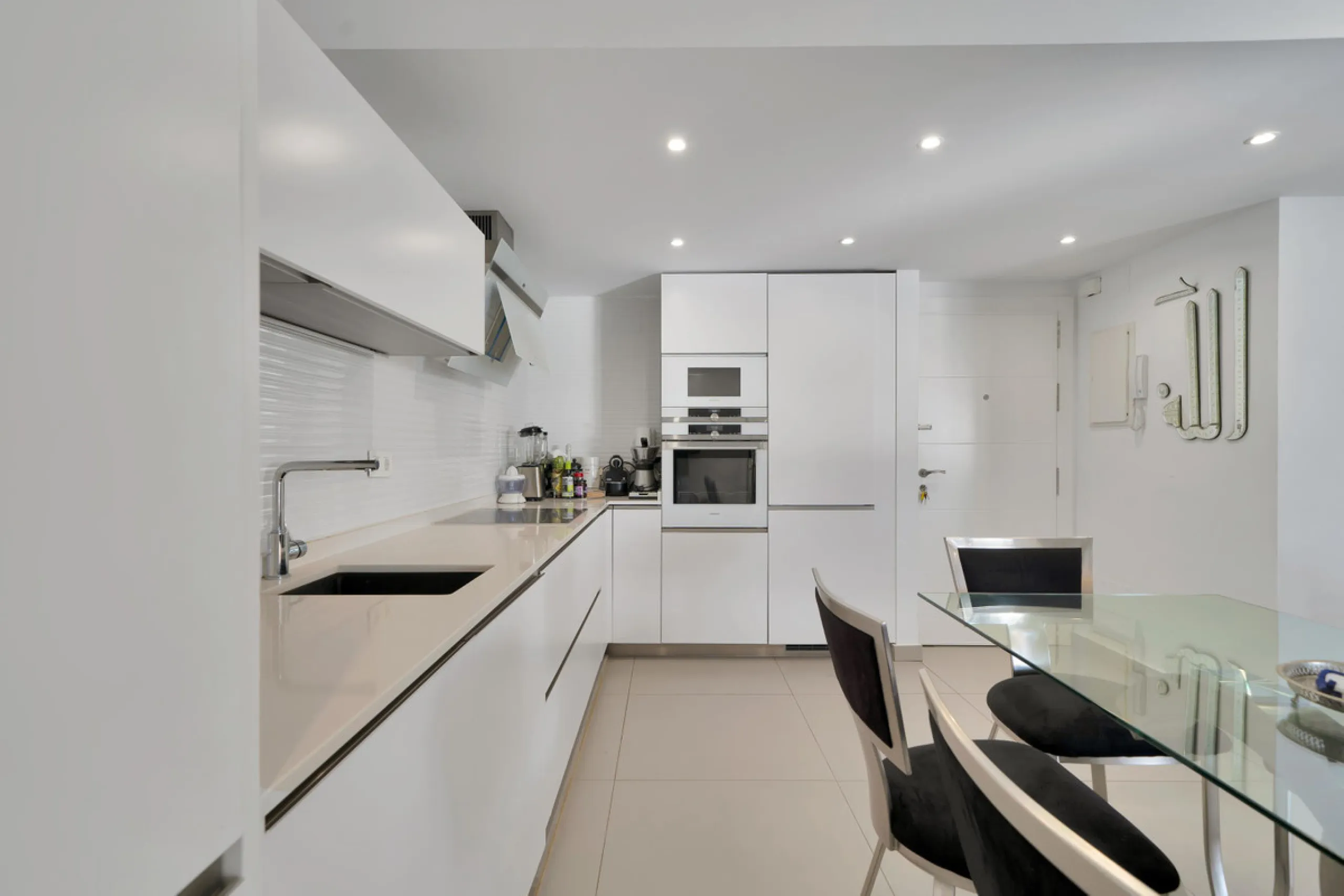 Renovated apartment with stunning sea views on the beachfront.