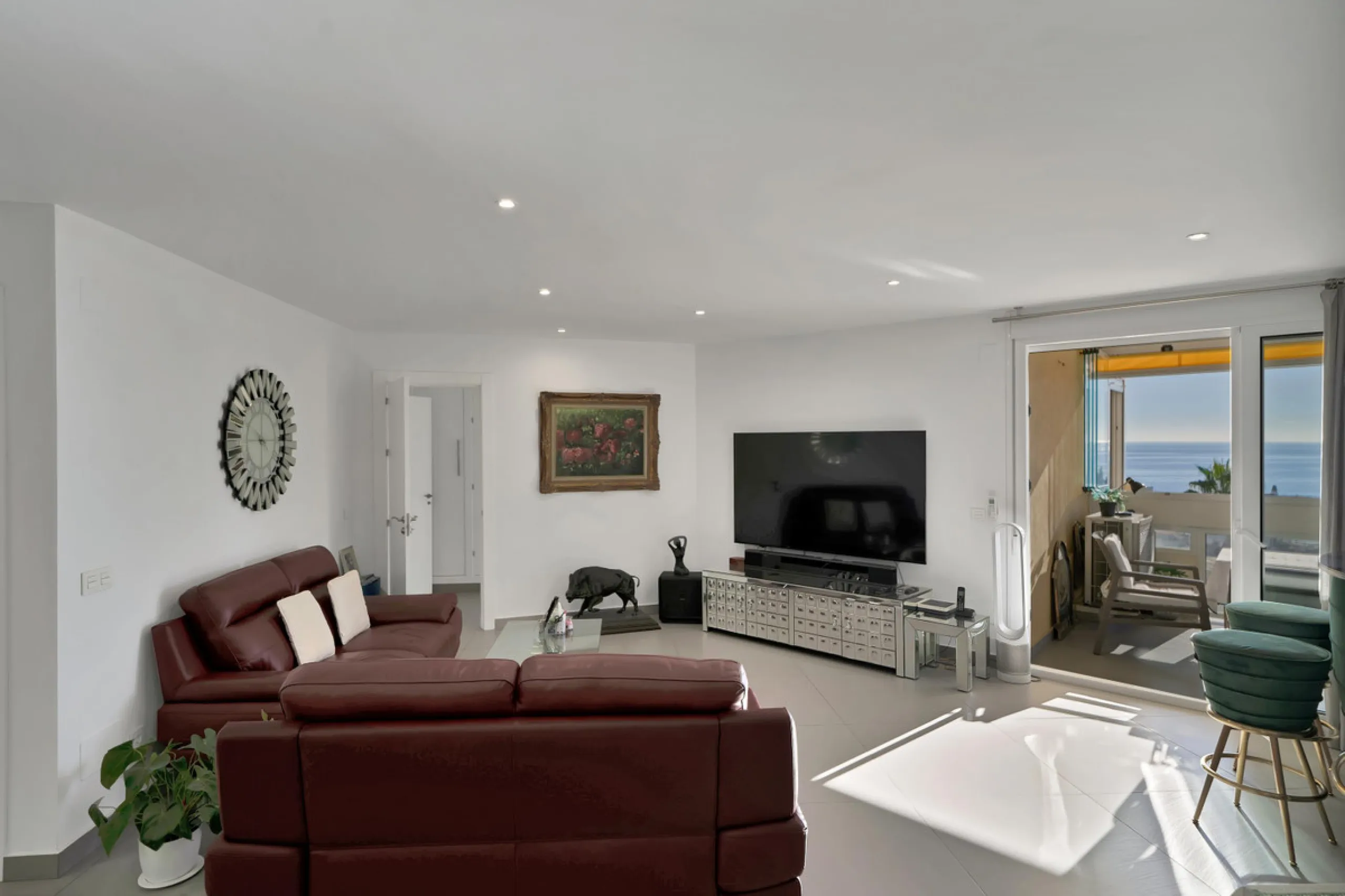 Renovated apartment with stunning sea views on the beachfront.