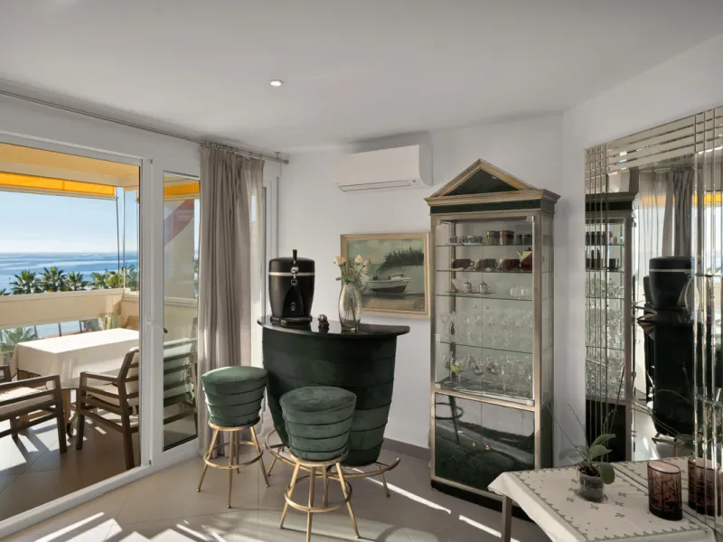 Renovated apartment with stunning sea views on the beachfront.