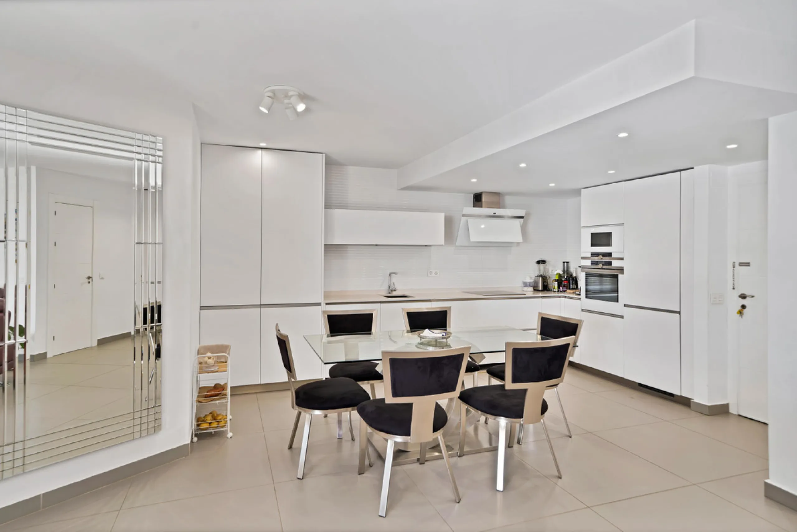 Renovated apartment with stunning sea views on the beachfront.