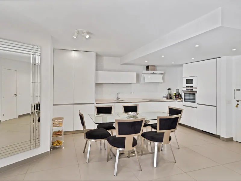 Renovated apartment with stunning sea views on the beachfront.