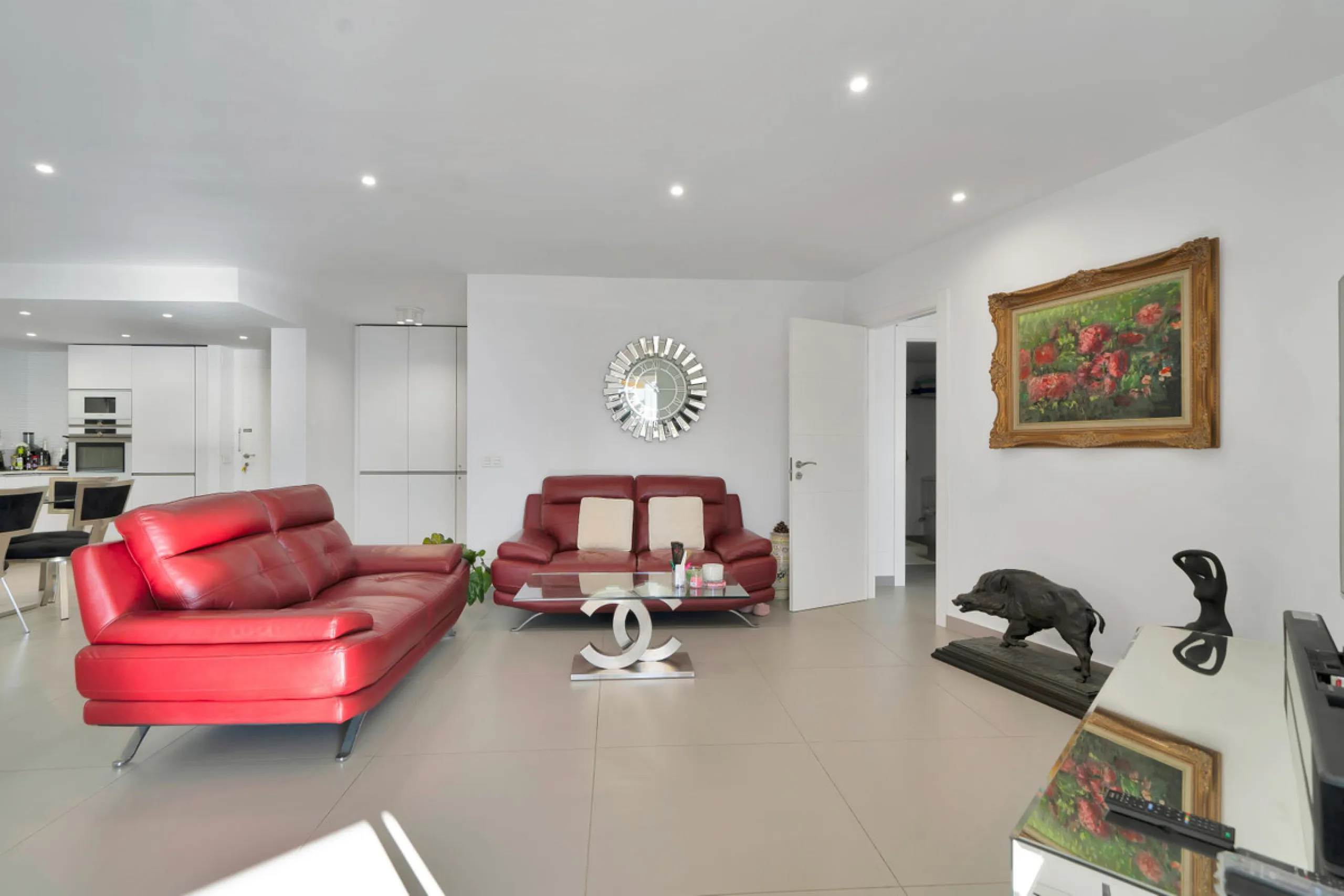 Renovated apartment with stunning sea views on the beachfront.