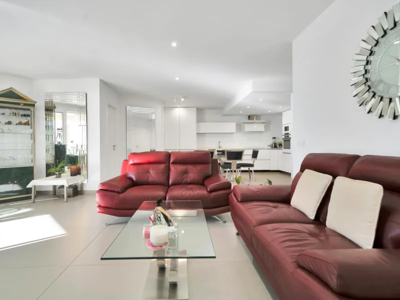 Renovated apartment with stunning sea views on the beachfront.