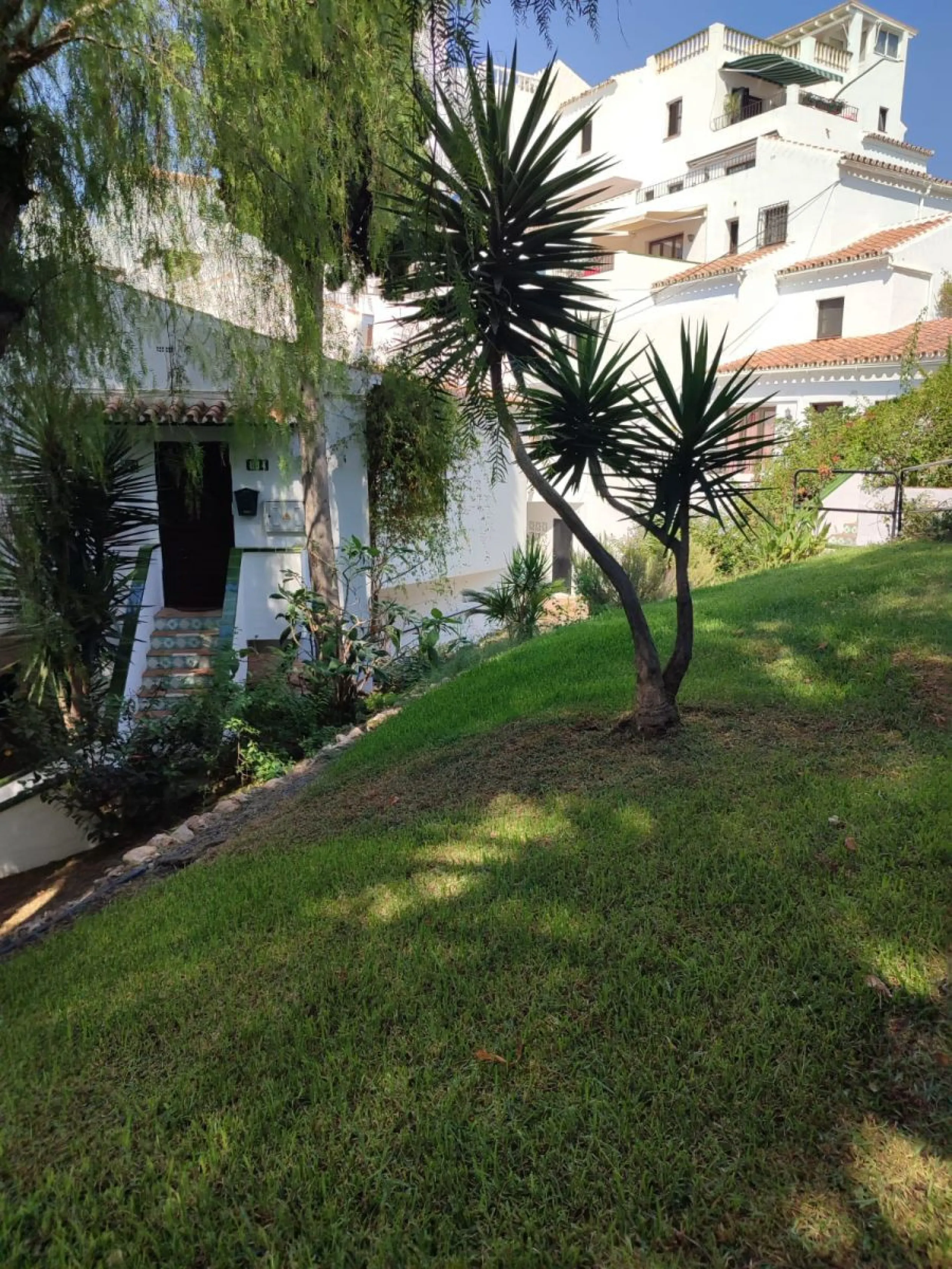 PREMIUM INVESTMENT IN NERJA: 350m2 Asset in Capistrano Playa