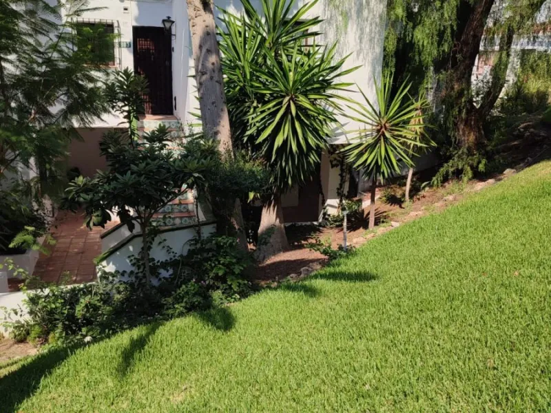 PREMIUM INVESTMENT IN NERJA: 350m2 Asset in Capistrano Playa