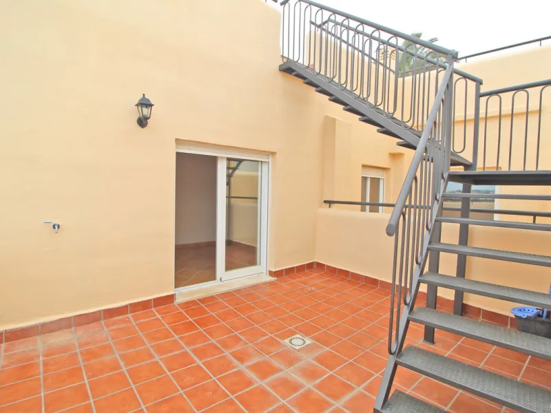House - Townhouse в продаже в Mijas, Málaga. В доме 4 спален и 3 ванных комнат. Площадь дома 214 м²