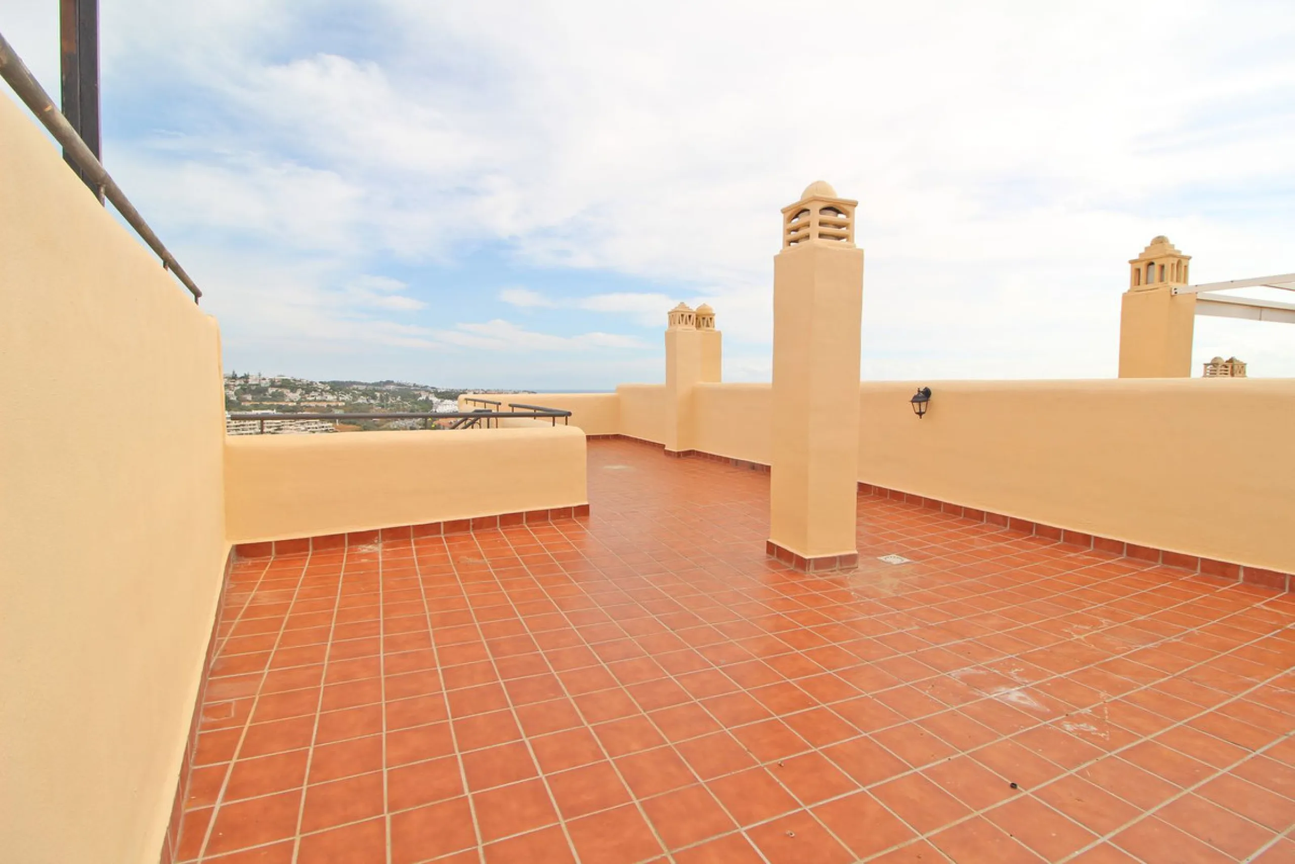 House - Townhouse в продаже в Mijas, Málaga. В доме 4 спален и 3 ванных комнат. Площадь дома 214 м²