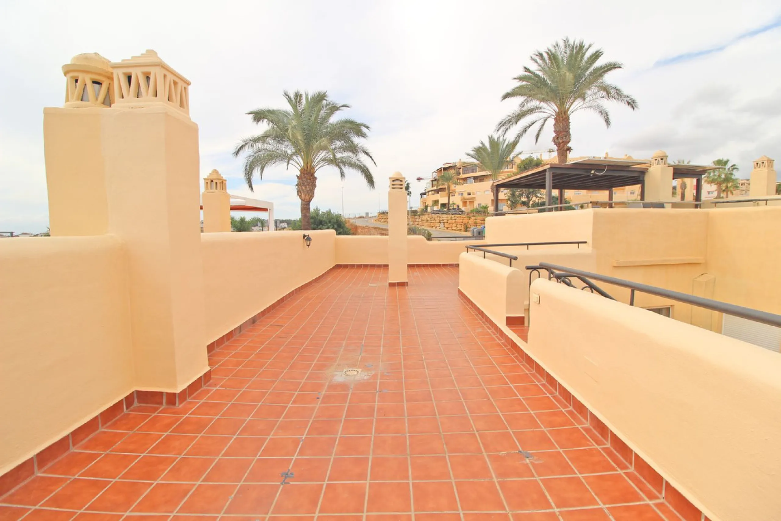 House - Townhouse в продаже в Mijas, Málaga. В доме 4 спален и 3 ванных комнат. Площадь дома 214 м²