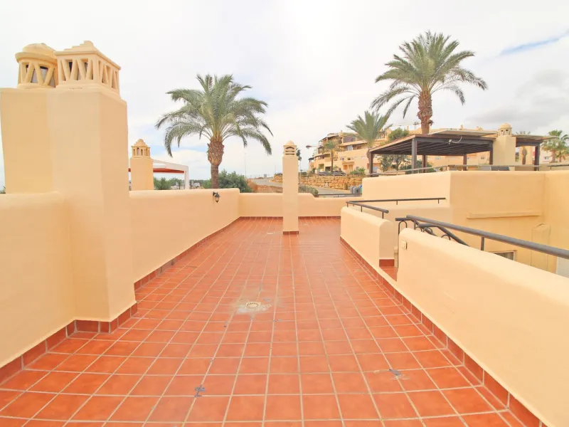 House - Townhouse в продаже в Mijas, Málaga. В доме 4 спален и 3 ванных комнат. Площадь дома 214 м²