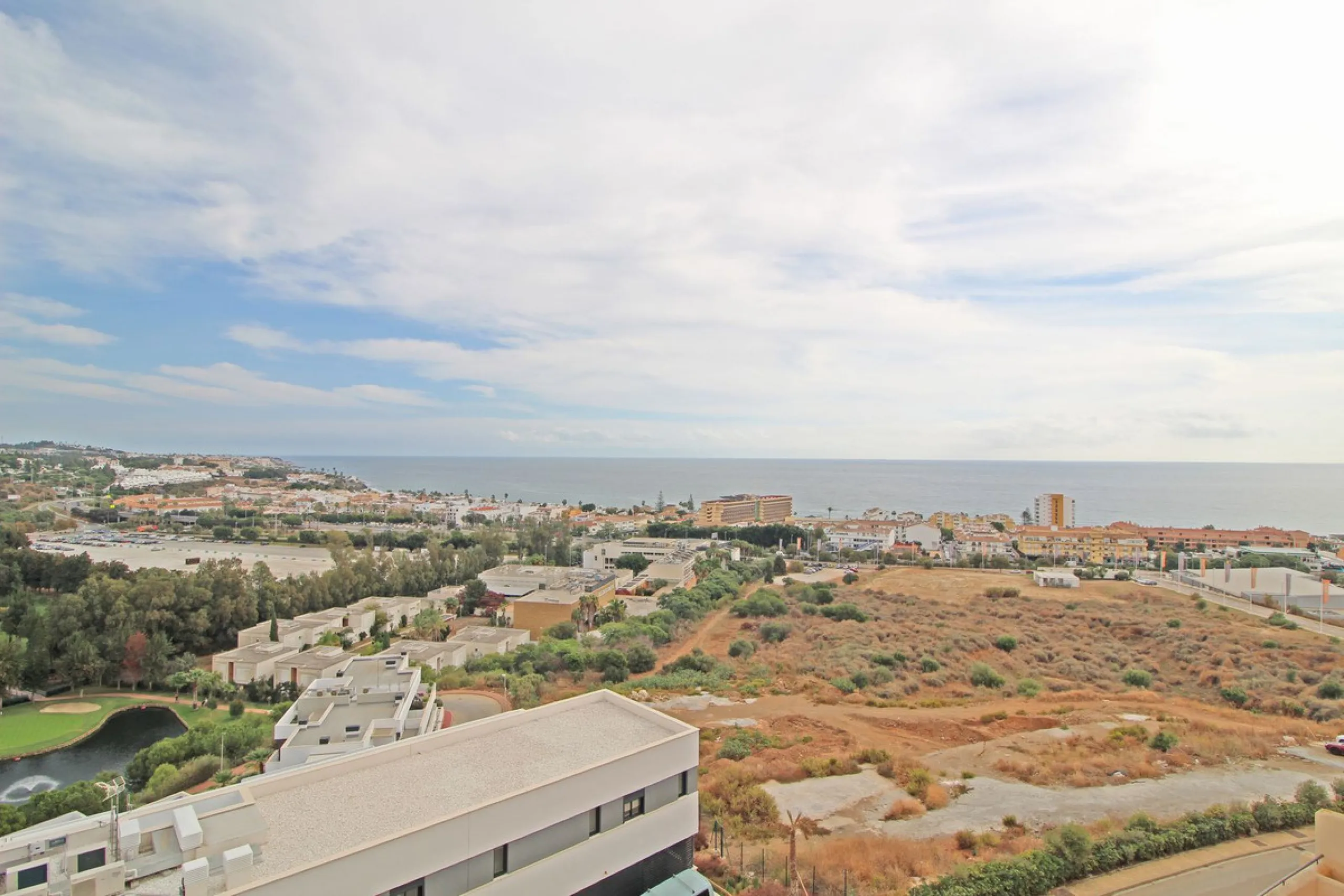 House - Townhouse в продаже в Mijas, Málaga. В доме 4 спален и 3 ванных комнат. Площадь дома 214 м²