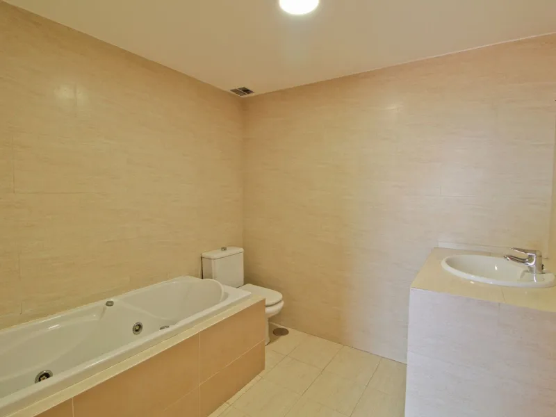 House - Townhouse в продаже в Mijas, Málaga. В доме 4 спален и 3 ванных комнат. Площадь дома 214 м²