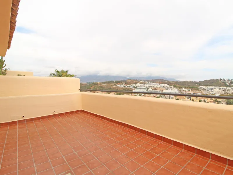 House - Townhouse в продаже в Mijas, Málaga. В доме 4 спален и 3 ванных комнат. Площадь дома 214 м²
