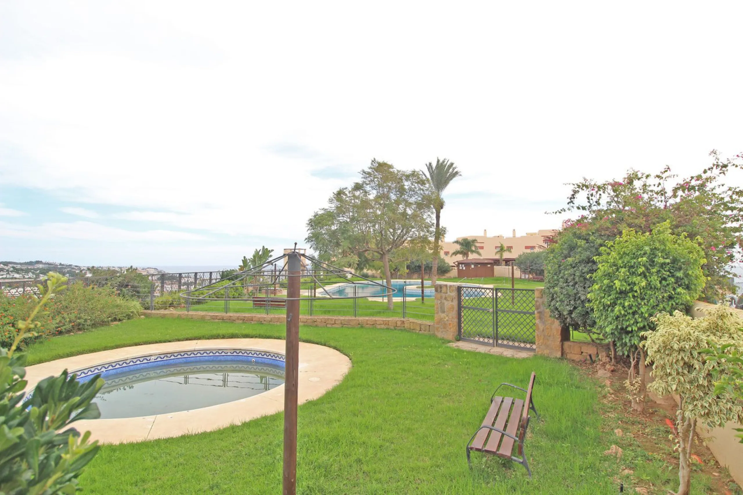 House - Townhouse в продаже в Mijas, Málaga. В доме 4 спален и 3 ванных комнат. Площадь дома 214 м²