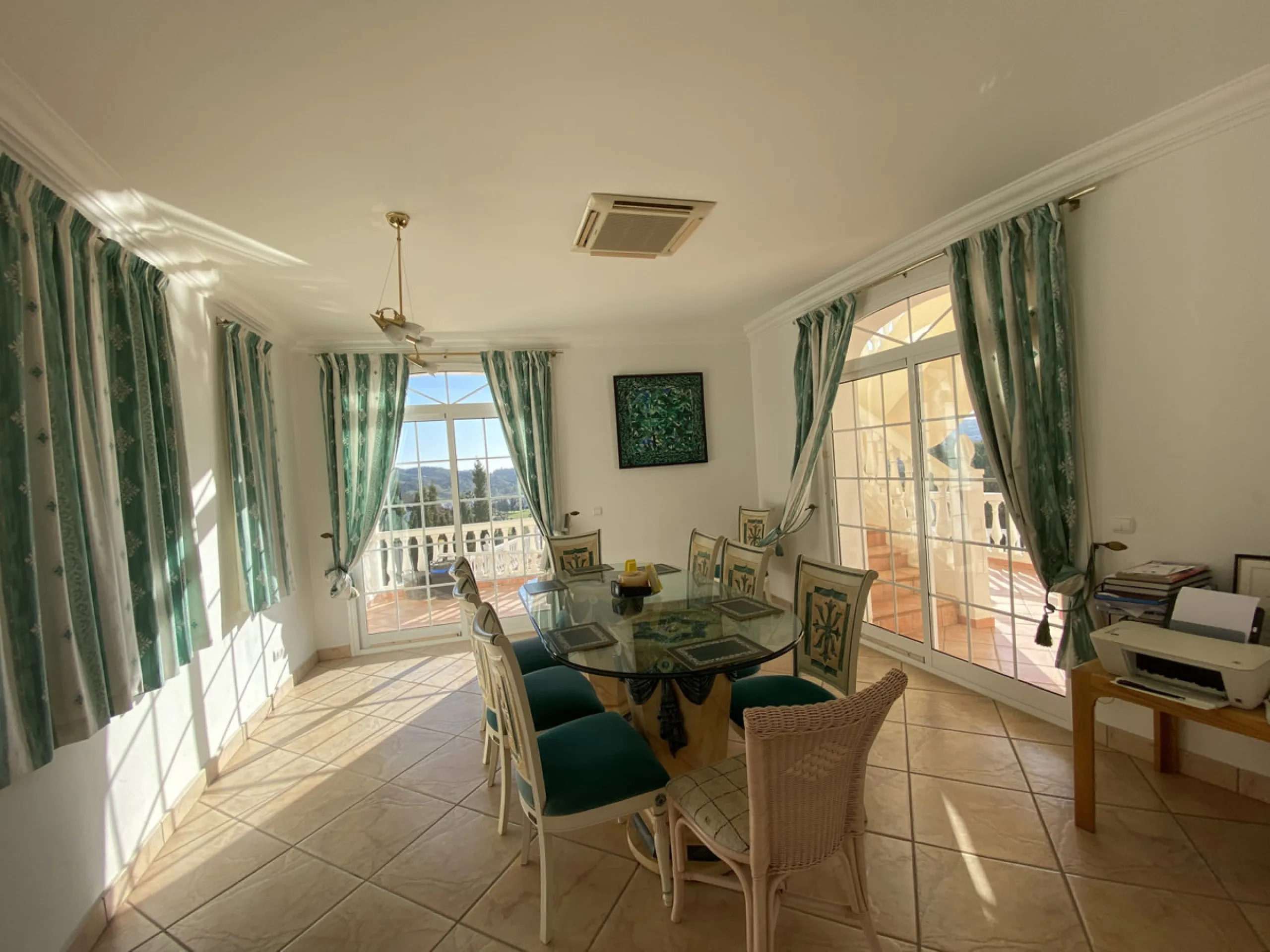 In my opinion the most impressive, front line golf villa with the most stuning views.  Situated on the popular Mijas Golf Urbanisation.  This is a fantastic location for golf enthusiasts and families alike with bars, restaurants and two 18 hole courses (L