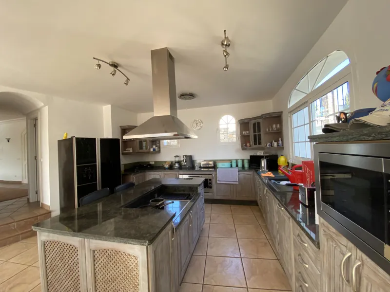 In my opinion the most impressive, front line golf villa with the most stuning views.  Situated on the popular Mijas Golf Urbanisation.  This is a fantastic location for golf enthusiasts and families alike with bars, restaurants and two 18 hole courses (L