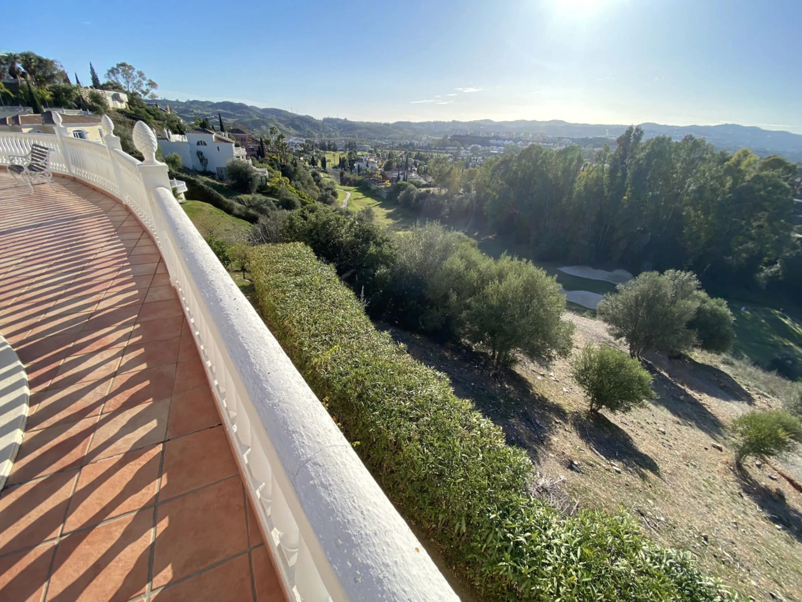 In my opinion the most impressive, front line golf villa with the most stuning views.  Situated on the popular Mijas Golf Urbanisation.  This is a fantastic location for golf enthusiasts and families alike with bars, restaurants and two 18 hole courses (L