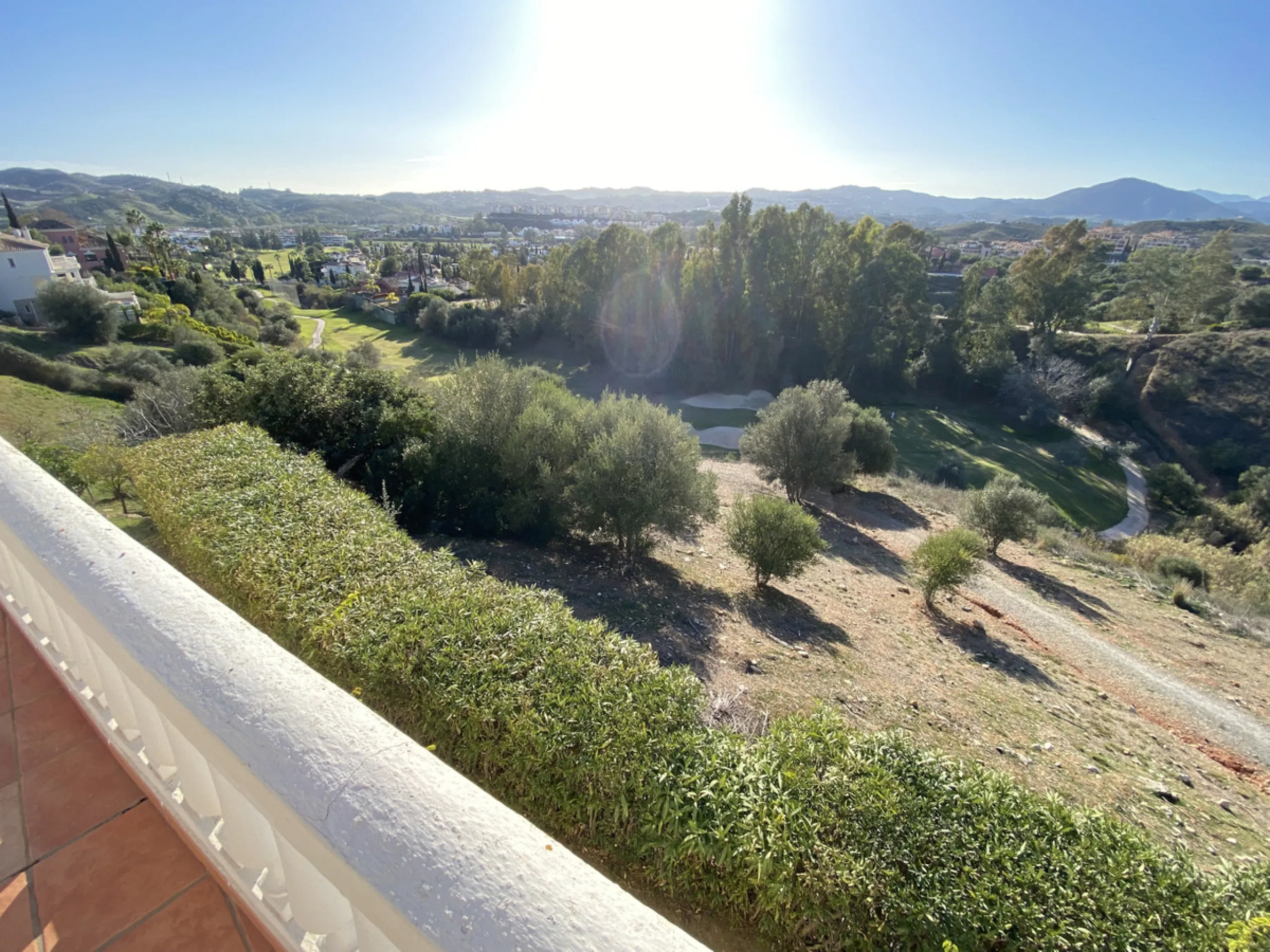 In my opinion the most impressive, front line golf villa with the most stuning views.  Situated on the popular Mijas Golf Urbanisation.  This is a fantastic location for golf enthusiasts and families alike with bars, restaurants and two 18 hole courses (L