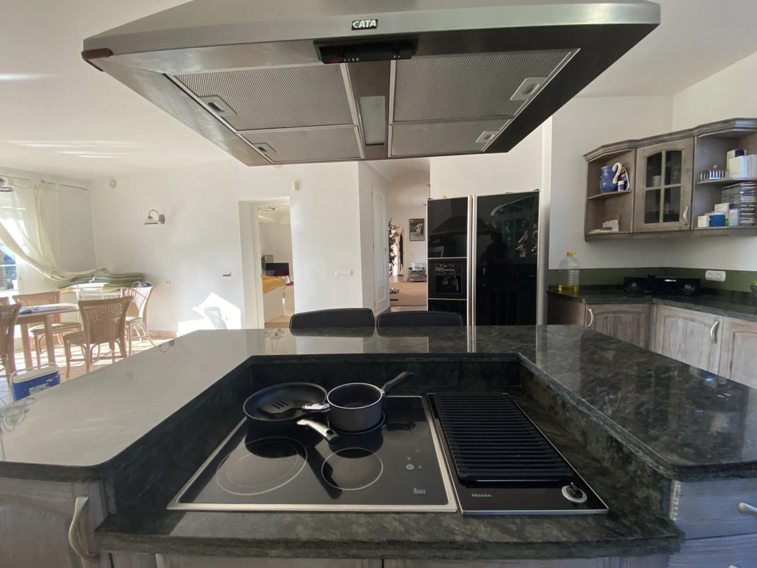 In my opinion the most impressive, front line golf villa with the most stuning views.  Situated on the popular Mijas Golf Urbanisation.  This is a fantastic location for golf enthusiasts and families alike with bars, restaurants and two 18 hole courses (L