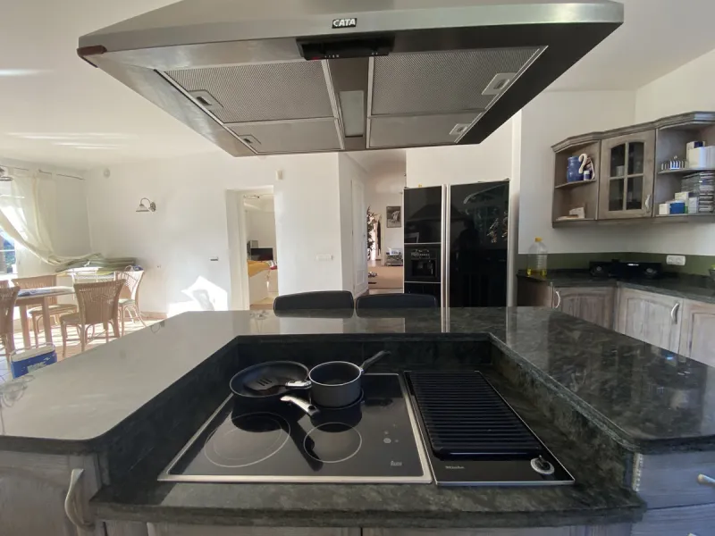 In my opinion the most impressive, front line golf villa with the most stuning views.  Situated on the popular Mijas Golf Urbanisation.  This is a fantastic location for golf enthusiasts and families alike with bars, restaurants and two 18 hole courses (L